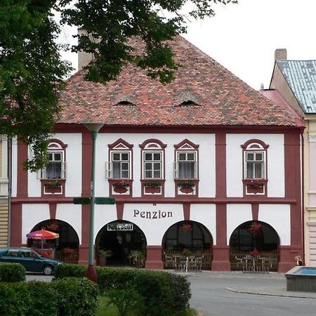 Restaurace A Penzion Podloubi Opočno Zewnętrze zdjęcie