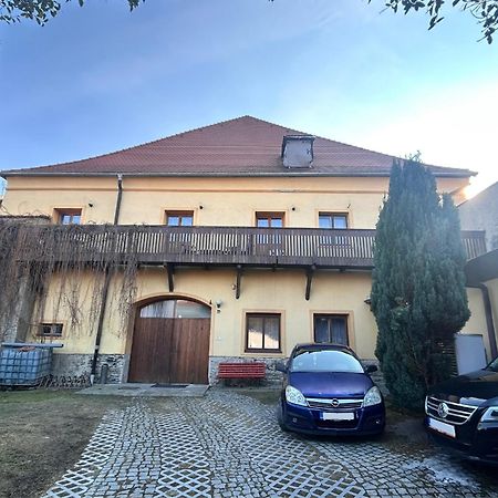 Restaurace A Penzion Podloubi Opočno Zewnętrze zdjęcie