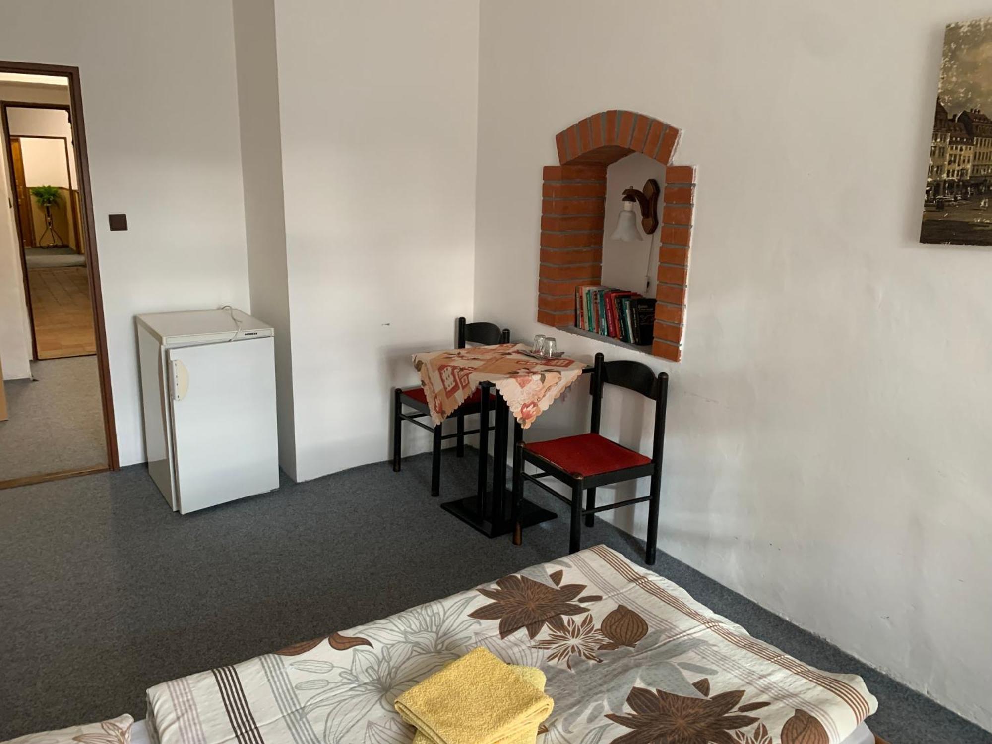 Restaurace A Penzion Podloubi Opočno Zewnętrze zdjęcie