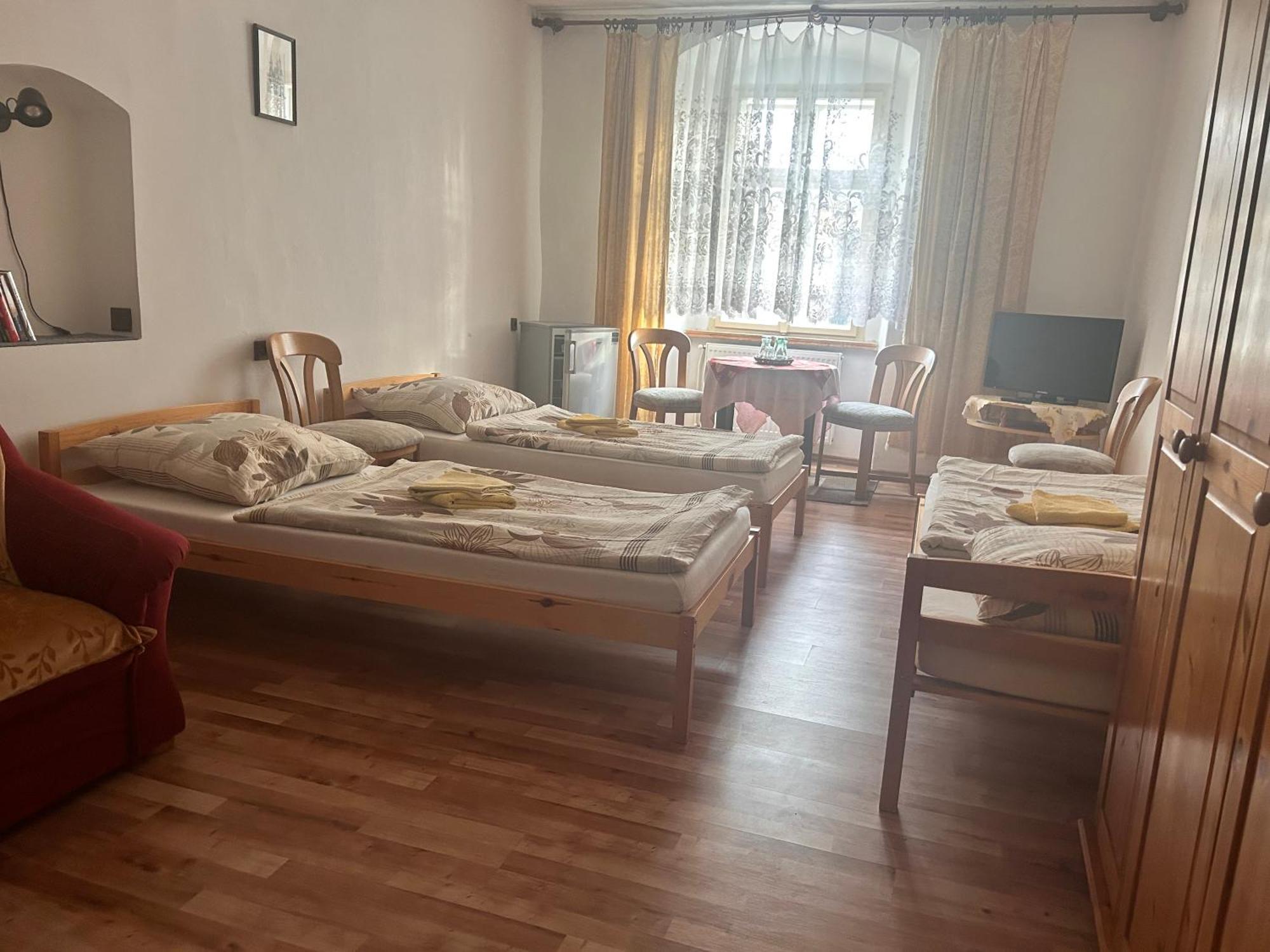 Restaurace A Penzion Podloubi Opočno Zewnętrze zdjęcie
