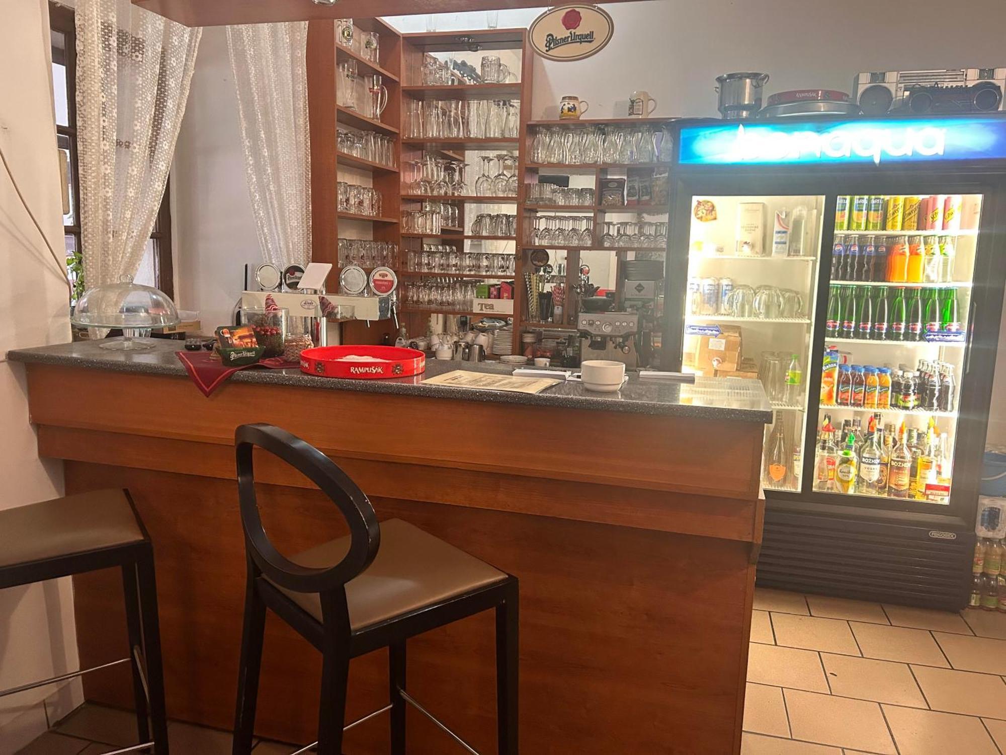 Restaurace A Penzion Podloubi Opočno Zewnętrze zdjęcie