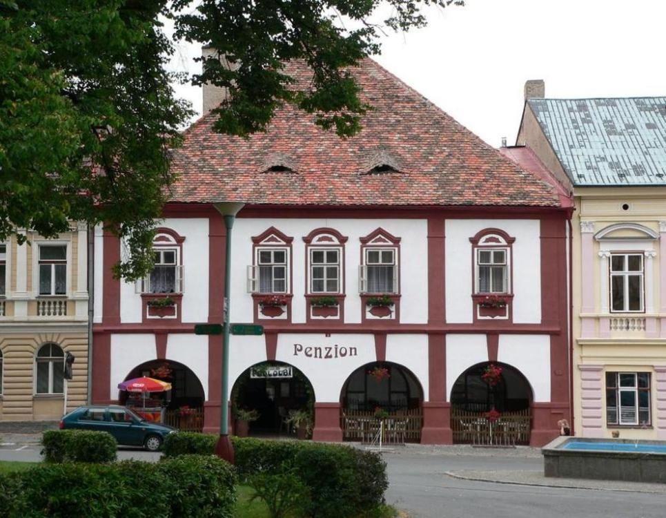 Restaurace A Penzion Podloubi Opočno Zewnętrze zdjęcie