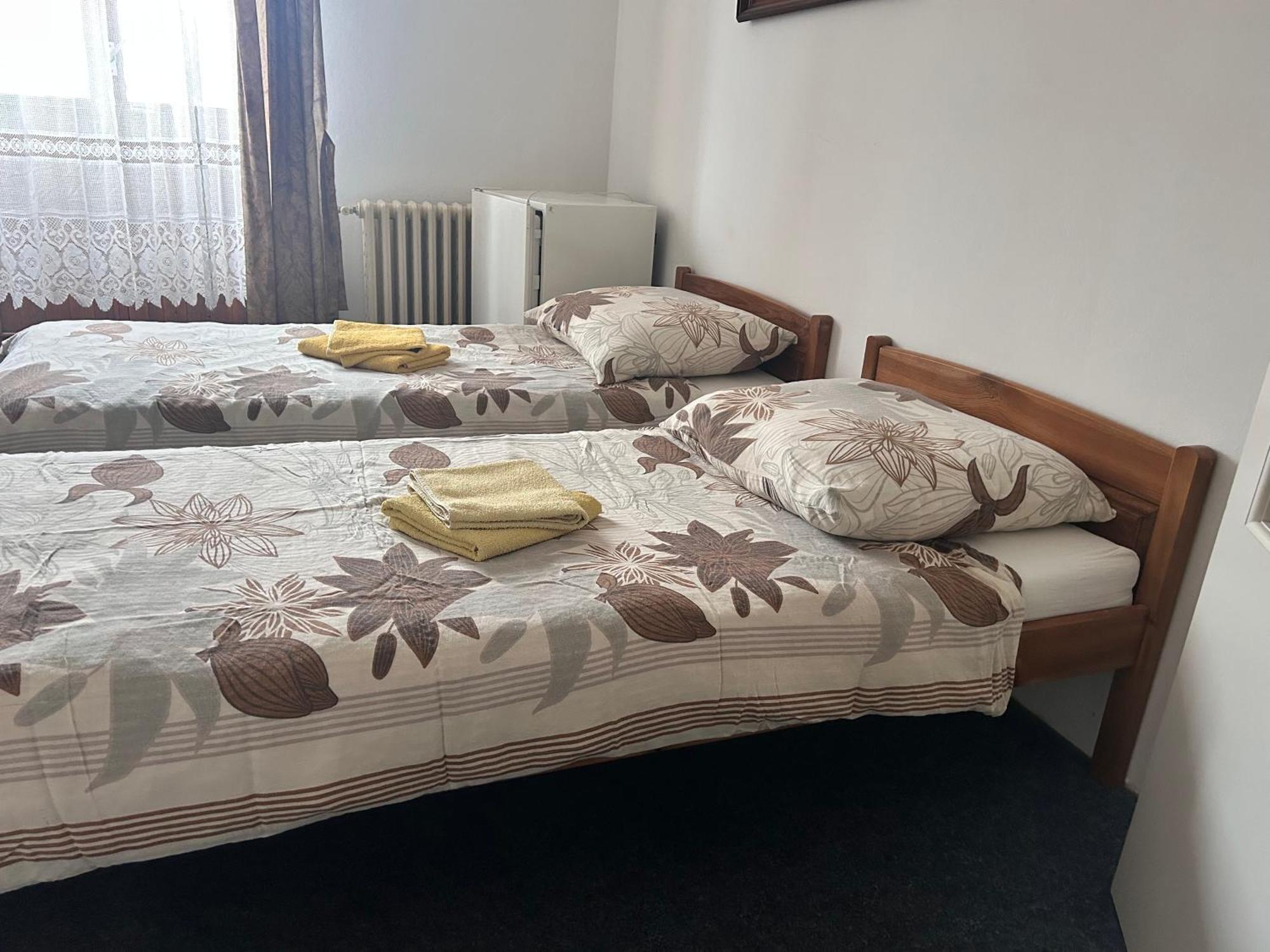 Restaurace A Penzion Podloubi Opočno Zewnętrze zdjęcie